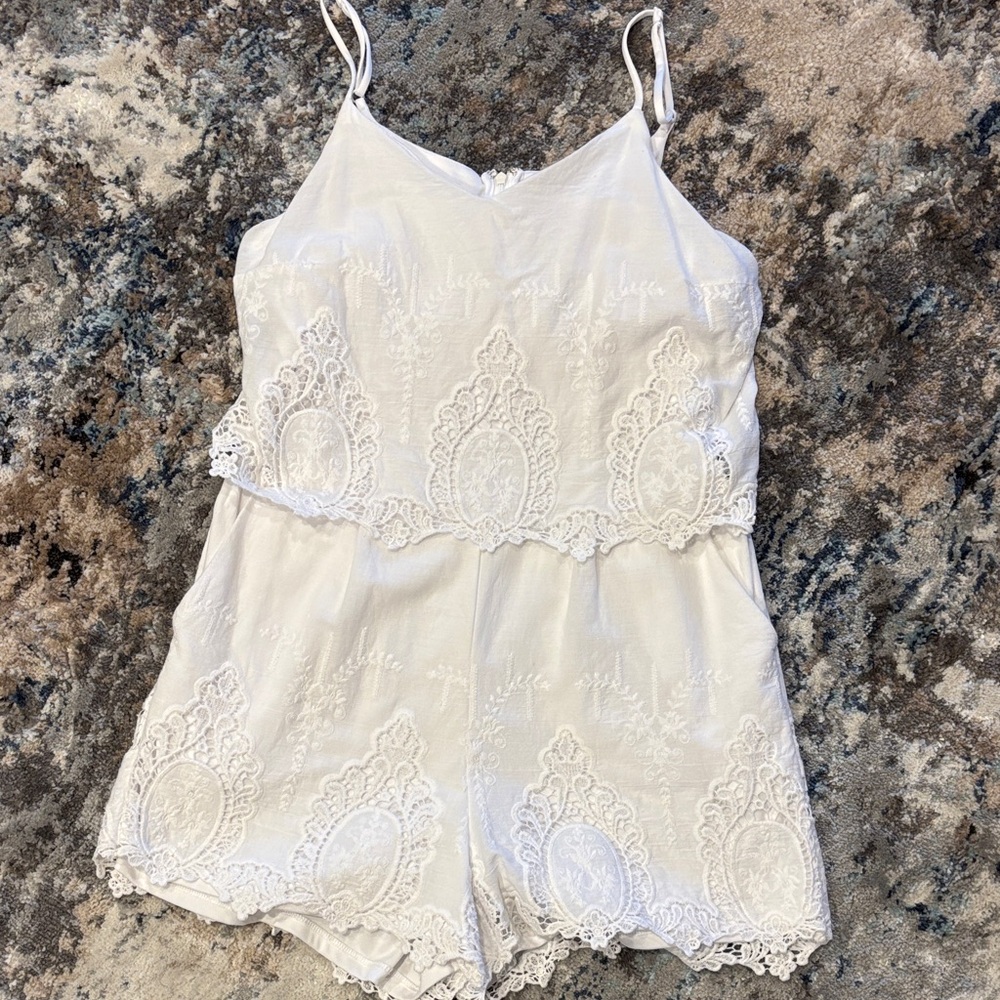 NWOT Saks Fifth Avenue White Lace jumper romper